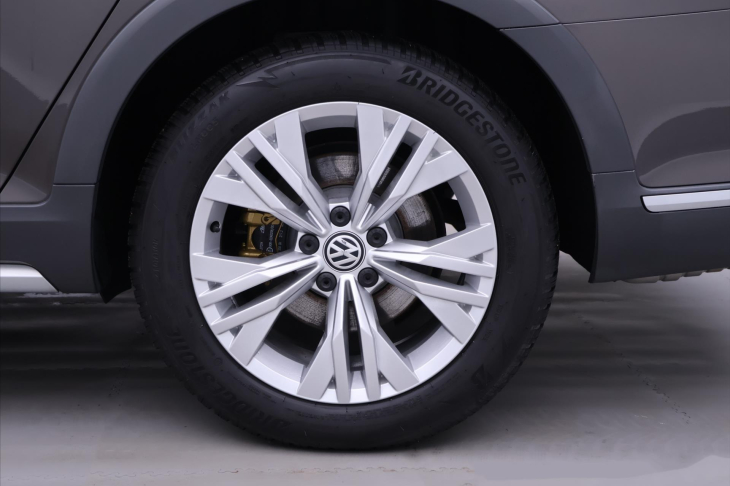 Volkswagen Passat 2,0 TDI 140kW DSG LED Alltrack