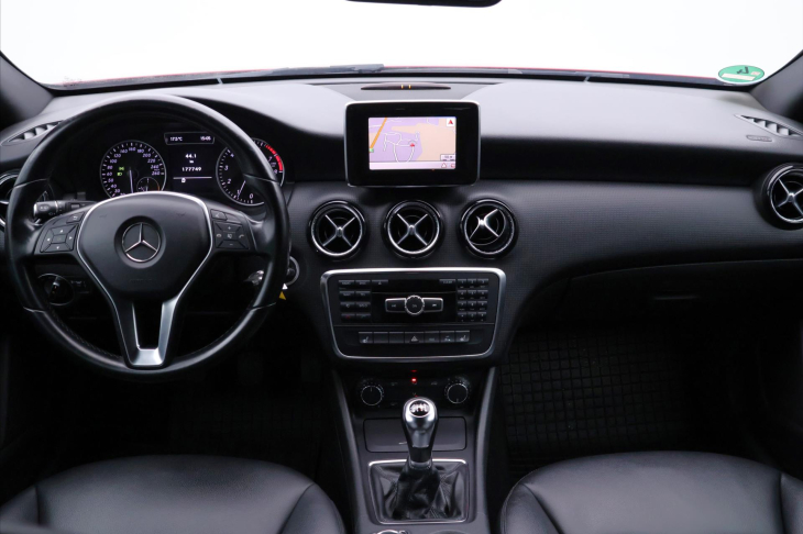Mercedes-Benz Třídy A 1,6 180 90kW Style Navi Kůže