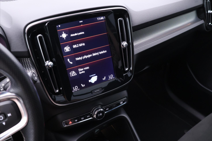 Volvo XC40 2,0 182KW R-DESIGN Kamera DPH