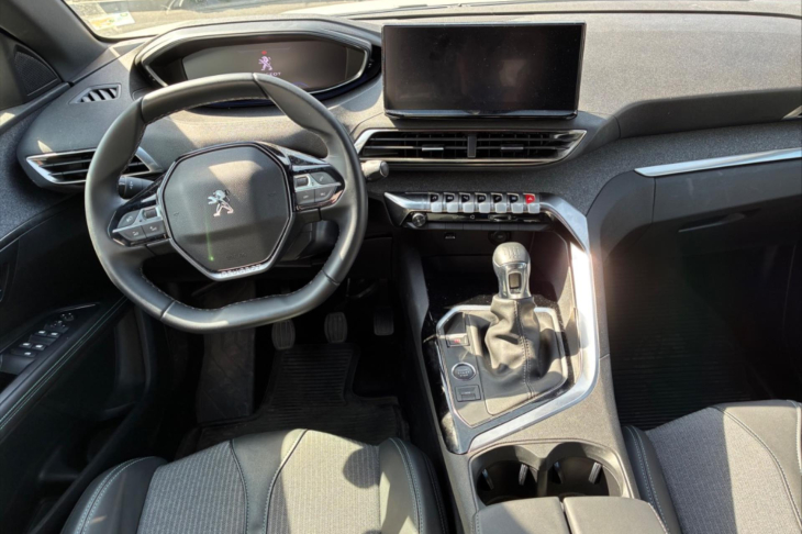 Peugeot 5008 1,2 PT 96kW Allure 7-Míst CZ