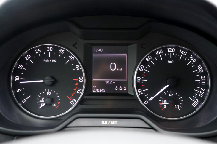 Škoda Octavia 1,6 TDI 77 kW Elegance Aut.klima