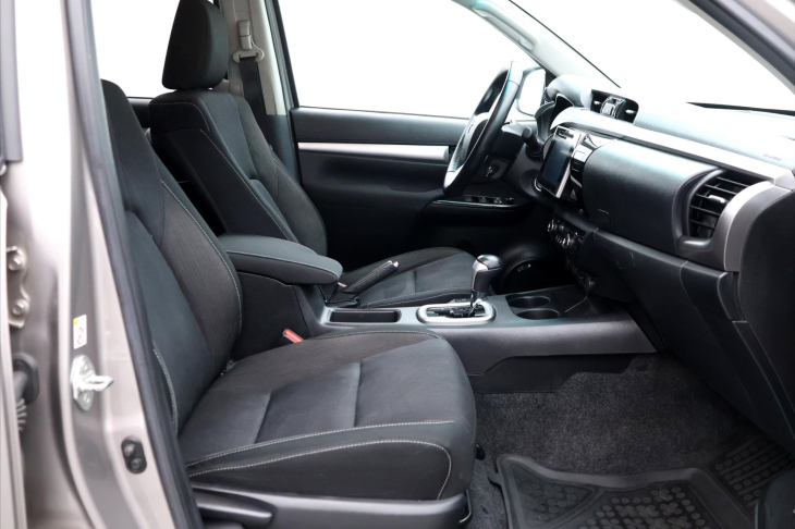 Toyota Hilux 2,4 D-4D 110kW Automat Tažné