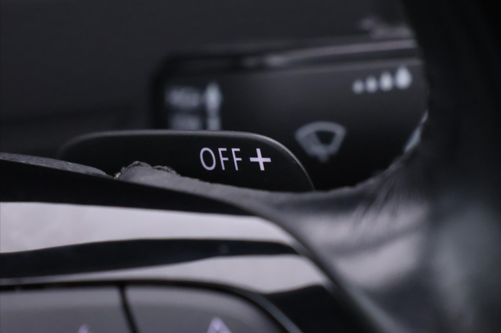 Volkswagen Golf 2,0 TDI 110kW DSG 1.Maj. DPH