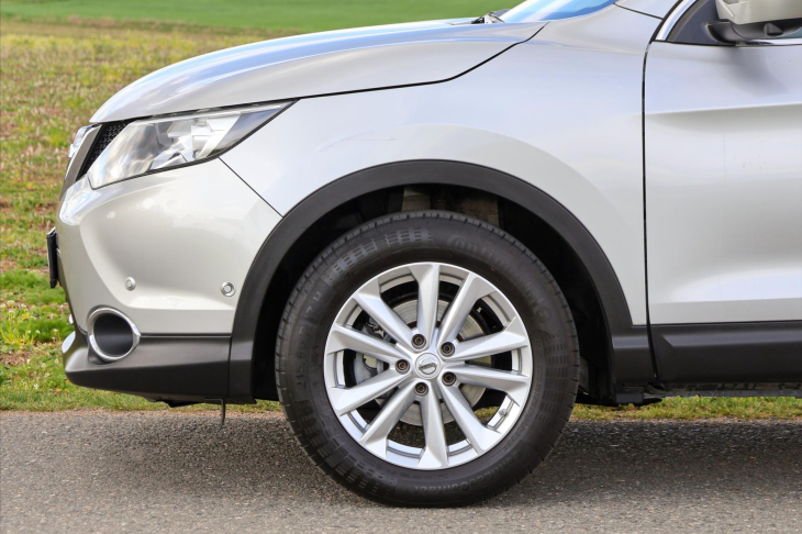 Nissan Qashqai 1,2 DiG-T 85 kW Panorama Tekna