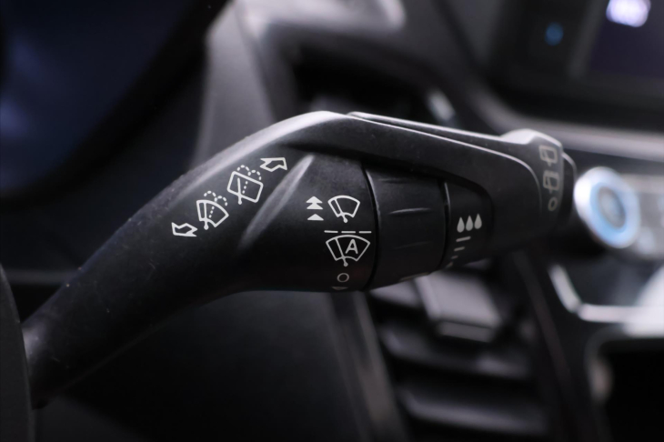 Ford Tourneo Connect 1,5 TDCI Titanium Tažné CZ