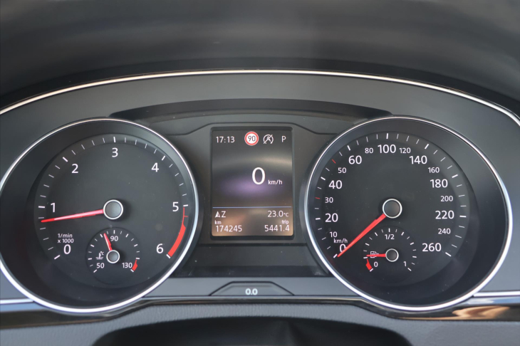 Volkswagen Passat 2,0 TDI 140kW DSG LED Aut.klima