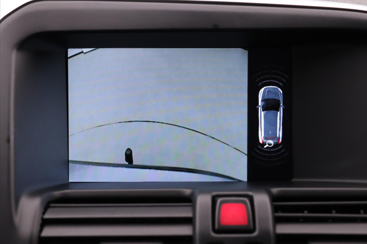 Volvo XC60 2,4 D5 AWD R-Design Serv.Kniha