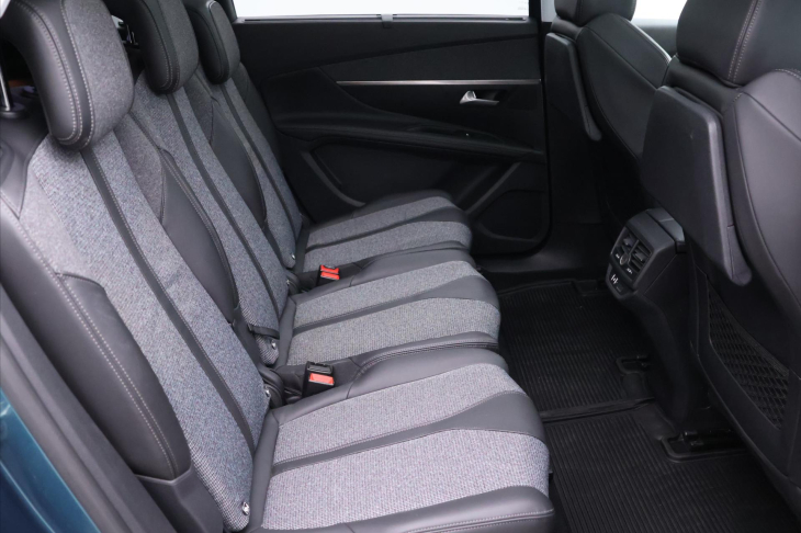 Peugeot 5008 1,5 HDI 96kW Allure CZ 7-Míst