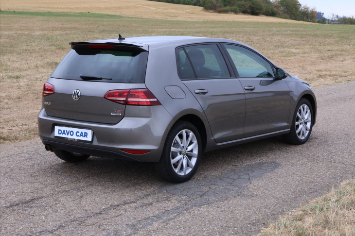 Volkswagen Golf 1,4 TSI 110kW Highline Navi