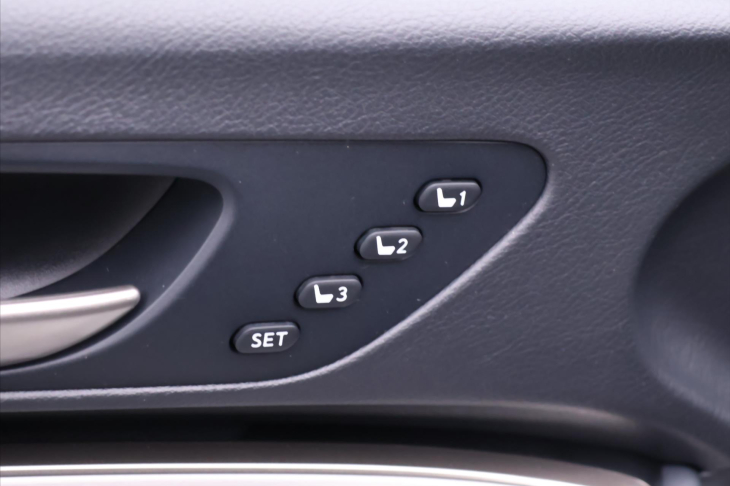 Lexus RC 300h 2,5 133kW F-Sport Navi CZ