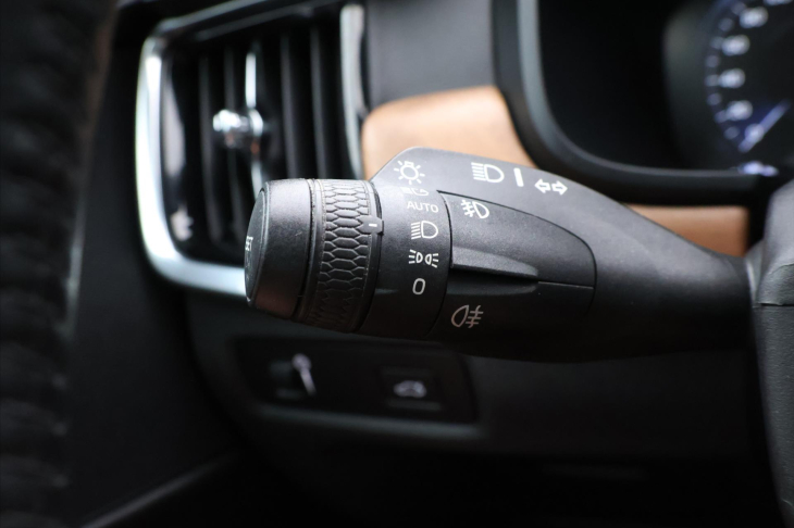 Volvo S90 2.0 D4 140kW CZ Inscription