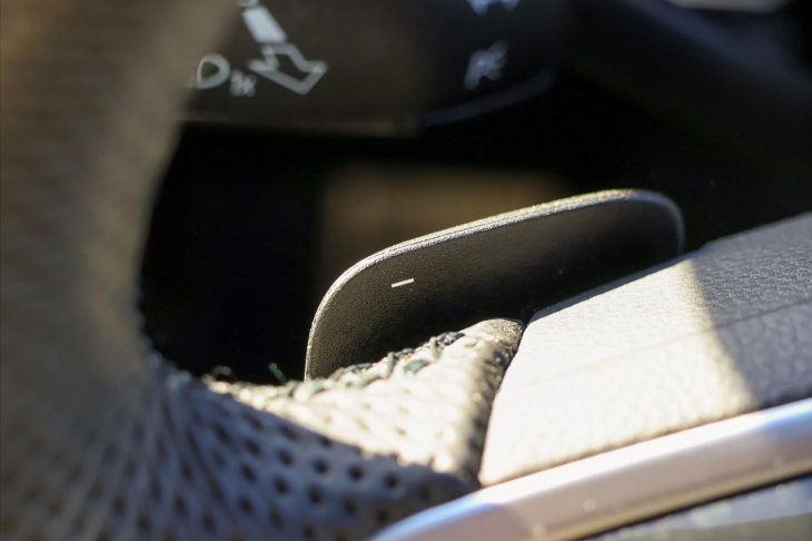 Volkswagen Golf 2,0 TDI R-line DSG Matrix DPH