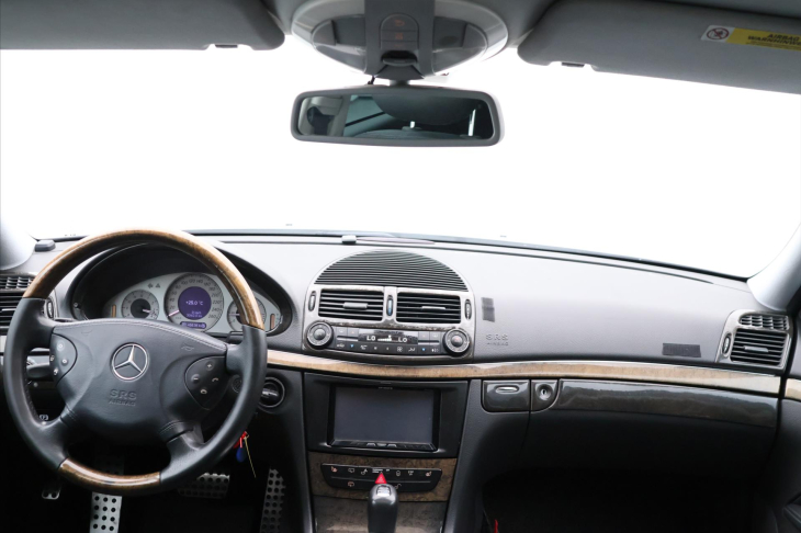 Mercedes-Benz Třídy E 3,2 E320 165kW AMG Paket