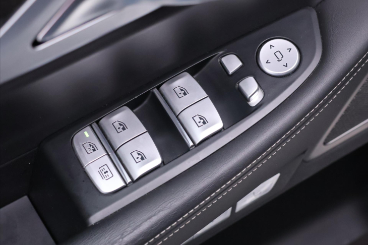 BMW Řada 7 4,4 750i 330kW xDrive DPH