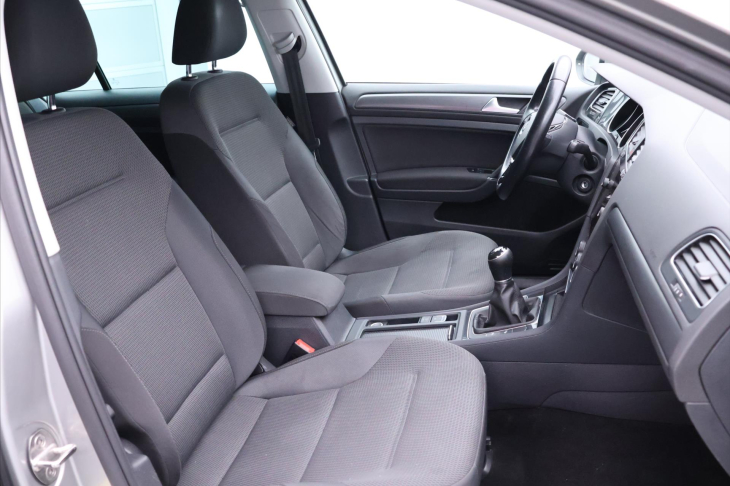 Volkswagen Golf 1,6 TDI LED DPH 1.Maj.