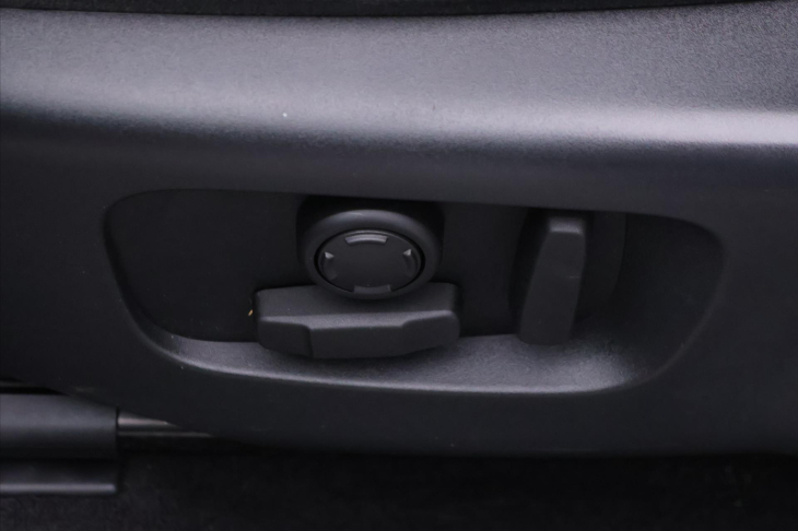 Land Rover Discovery Sport 2,0 D 110kW 4WD CZ 1Maj