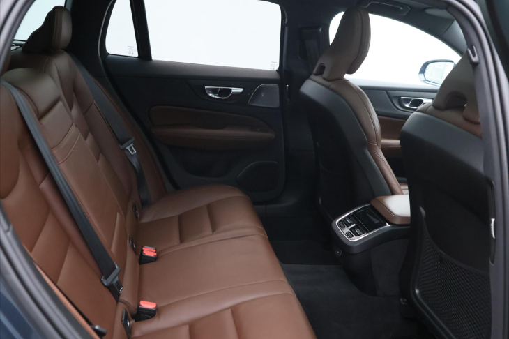 Volvo V60 2,0 145kW D4 4x4 DPH Cross Country