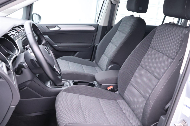 Volkswagen Touran 2,0 TDI 110kW DSG 1.Maj DPH