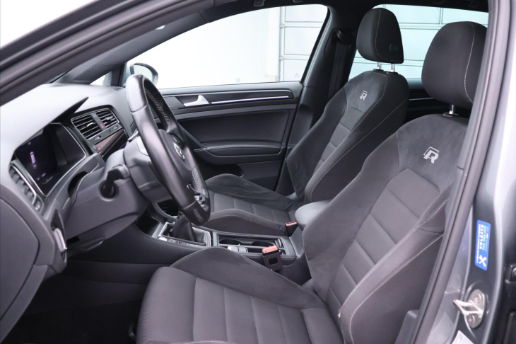 Volkswagen Golf 2,0 TSI R 228kW 4Motion Panorama