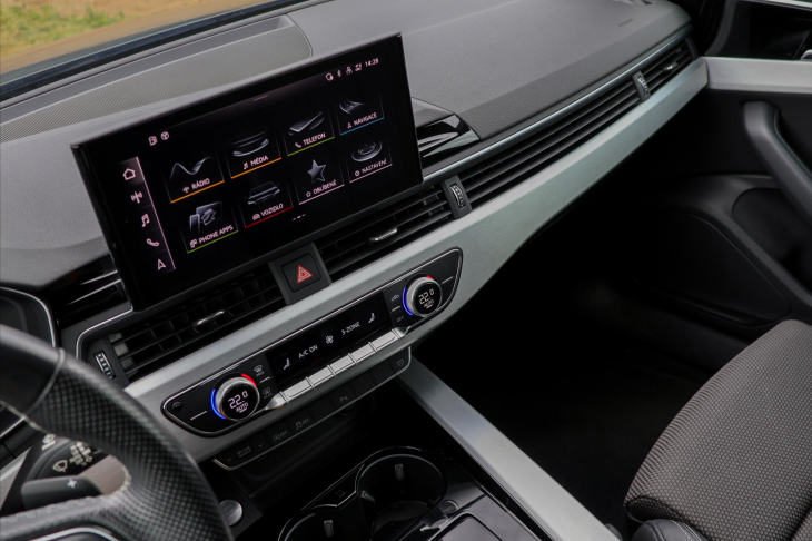 Audi A4 2,0 TFSI S-line Virtual DPH