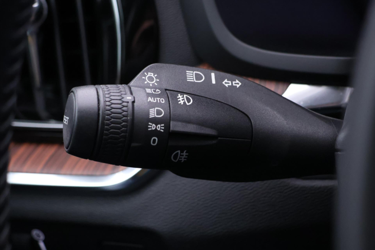 Volvo V60 2,0 D4 Drive-E Aut. AWD CZ DPH