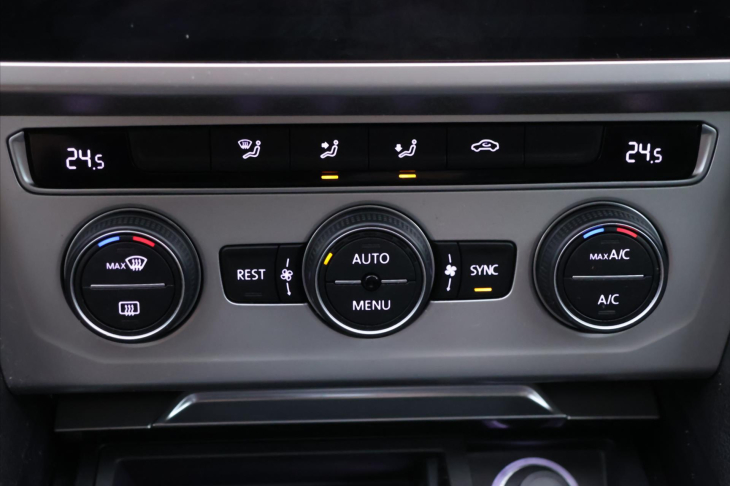 Volkswagen Passat 1,6 TDI Highline Aut klima LED