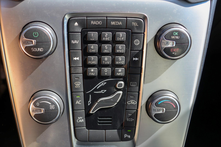 Volvo V40 2,0 D2 Aut. Cross Country 1Maj