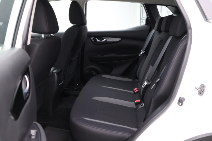 Nissan Qashqai 1,3 DiG-T Acenta CZ 1.Maj