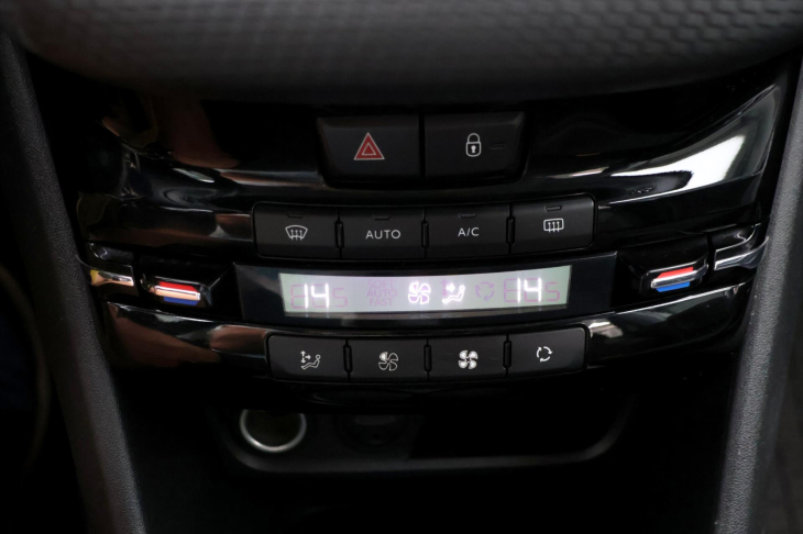 Peugeot 2008 1,2 PureTech 61kW Allure CZ