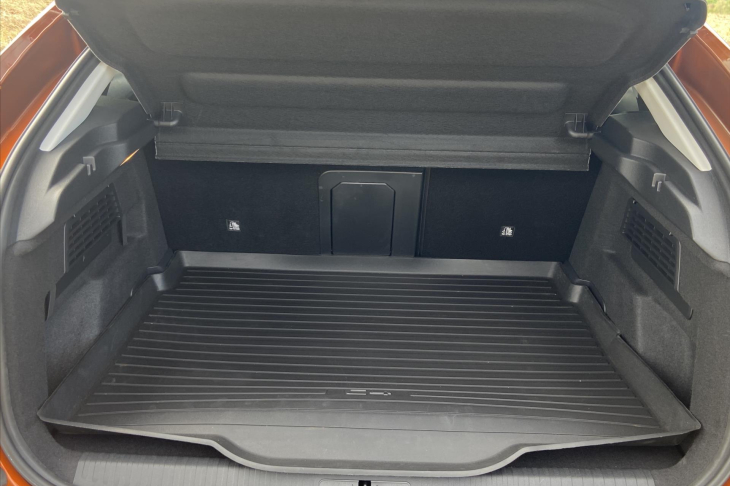 Citroën C4 1,2 PT 96kW Shine Aut Kůže HUD