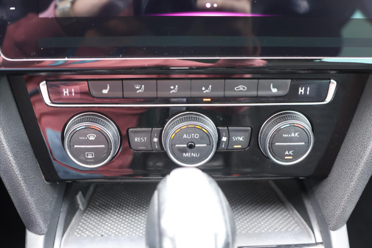 Volkswagen Passat 2,0 TDI DSG Elegance Navi