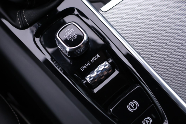 Volvo S60 2,0 T5 186kW Inscription CZ