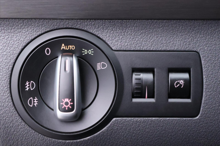 Volkswagen Touran 2,0 TDI 125kW DSG Cross 7-Míst