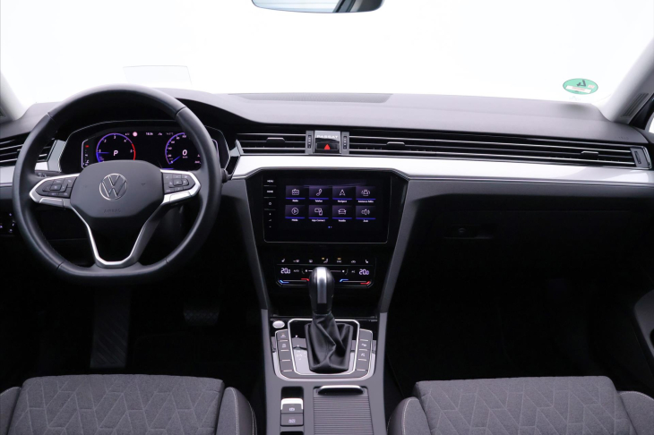 Volkswagen Passat 2,0 TDI DSG IQ Light 1.Maj DPH