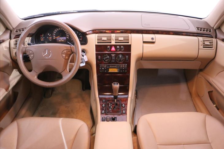 Mercedes-Benz Třídy E 3,2 320 XL 165kW Binz 8-Míst