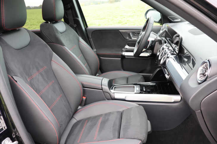 Mercedes-Benz GLB 2,0 220 4MATIC AMG Premium Plus