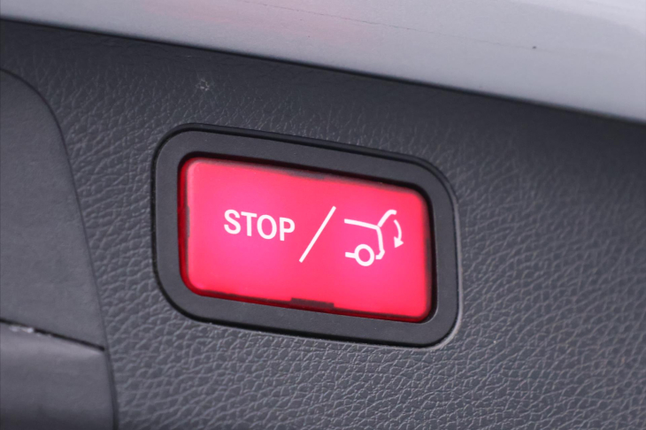 Mercedes-Benz Třídy E 2,0 220d 143kW 4Matic Aut. LED