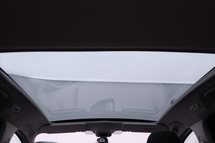 Peugeot 5008 2,0 HDI 110kW CZ Panorama