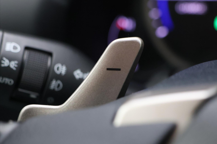 Lexus NX 300h 2,5 145 kW 4WD Prestige