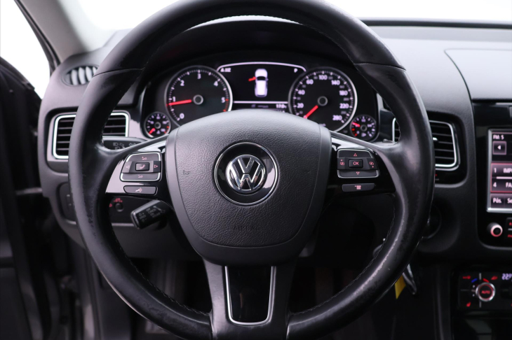 Volkswagen Touareg 3,0 TDI 176kW 4M Kůže Tažné