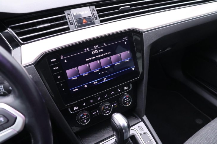 Volkswagen Passat 1,6 TDI DSG Virtual 1.Maj. DPH