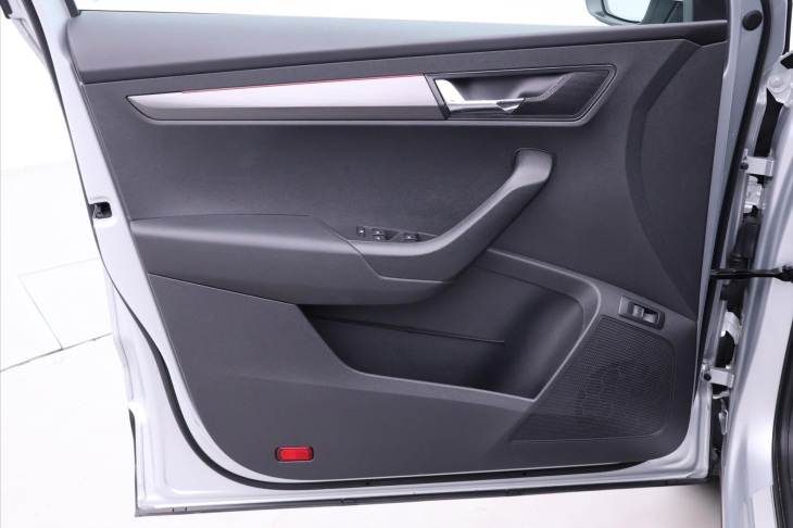 Škoda Karoq 2,0 TDI Scout 4x4 Virtual Navi