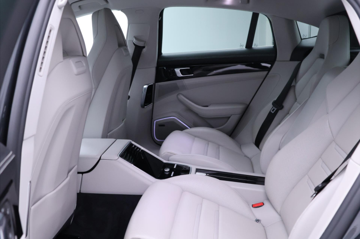 Porsche Panamera 4,0 V8 310kW Chrono Bose CZ 4S