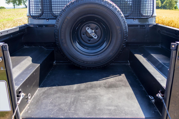 Land Rover Defender 2,2 TD Crew Cab Nový motor