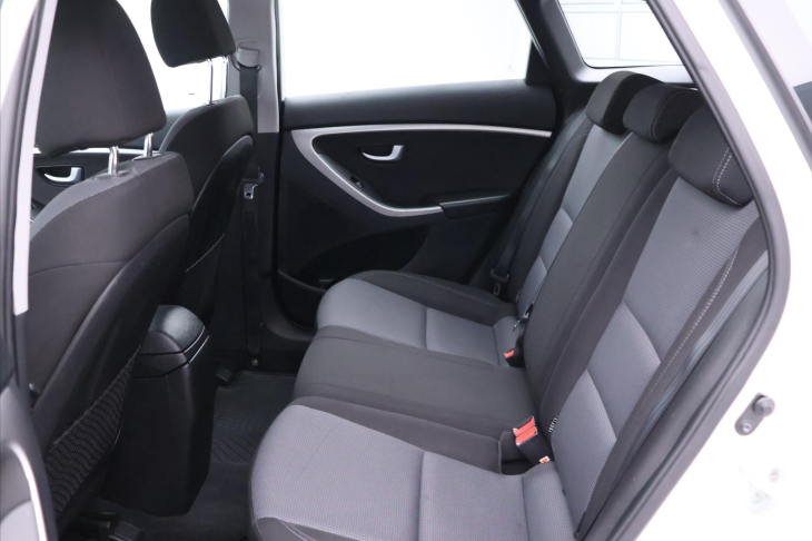 Hyundai i30 1,6 CRDi 81 kW Tažné Aut.klima
