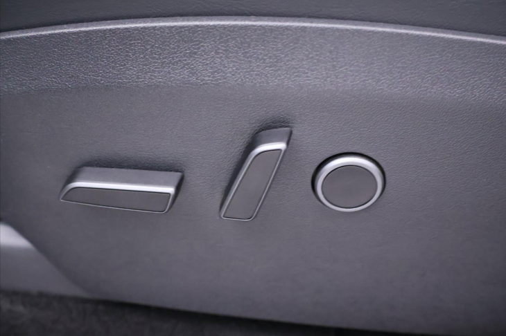 Tesla Model Y Long Range AWD DPH 1.Maj.