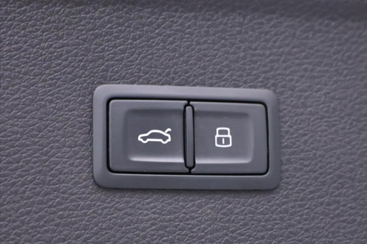 Audi Q5 2,0 TDI S-line 4x4 CZ