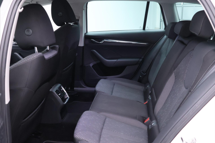 Škoda Octavia 2,0 TDI DSG Style Matrix DPH