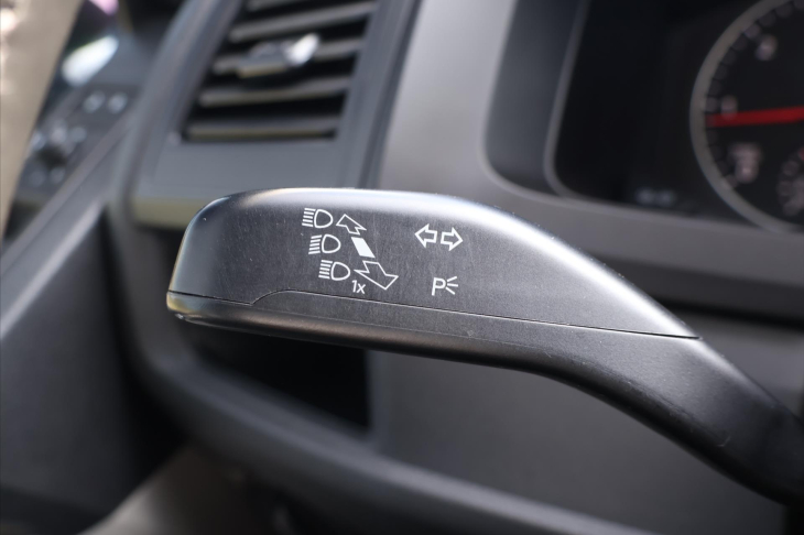 Volkswagen Caravelle 2,0 TDI 150kW DSG 8Míst Comfort