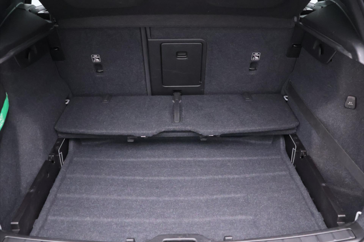 Volvo XC40 2,0 T4 Drive-E Momentum AWD CZ